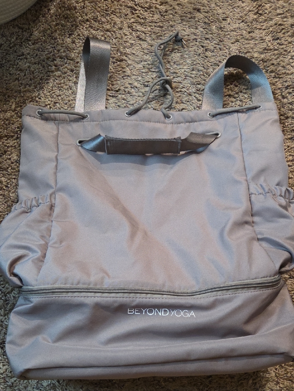 Beyond Yoga Light Gray Zip-Front Everyday Tote